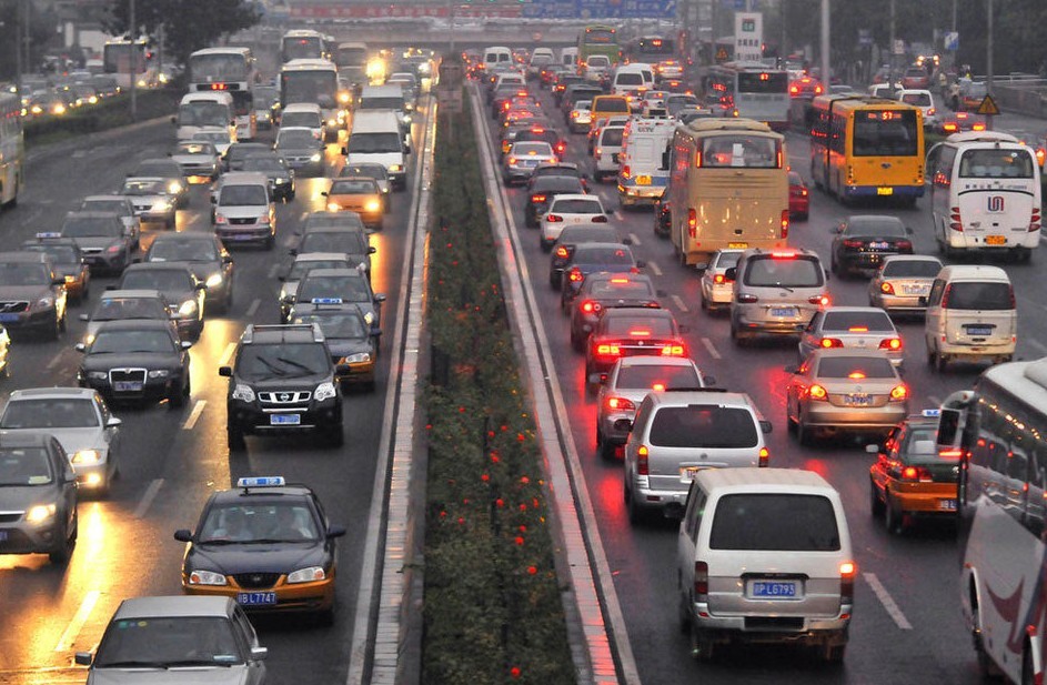 汽车发动机的配气机构如何工作？