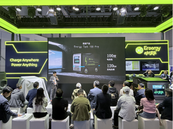 时代聚能携智能充电小车亮相进博会，用一辆储能小车打开万亿充电市场，产品在国内外市场均有落地