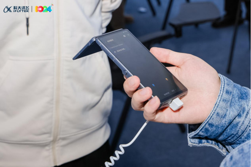 AI翻译“真香”:讯飞的这三款产品让我秒懂老外了!