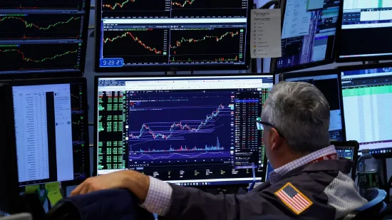 11月12日收盘：道指收高约560点 科技股表现低迷