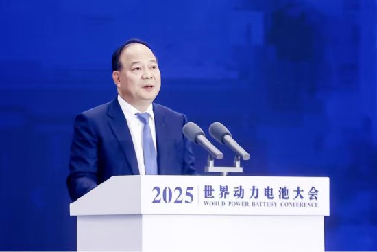 曾毓群:宁德时代第四代磷酸铁锂电池全面领先,第五代已开始量产