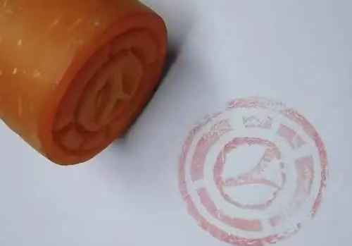 刚换掉董事长,又冒出“真假公章”!