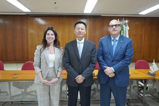 吴清主席访问法国、巴西金融监管部门并与国际机构投资者代表座谈