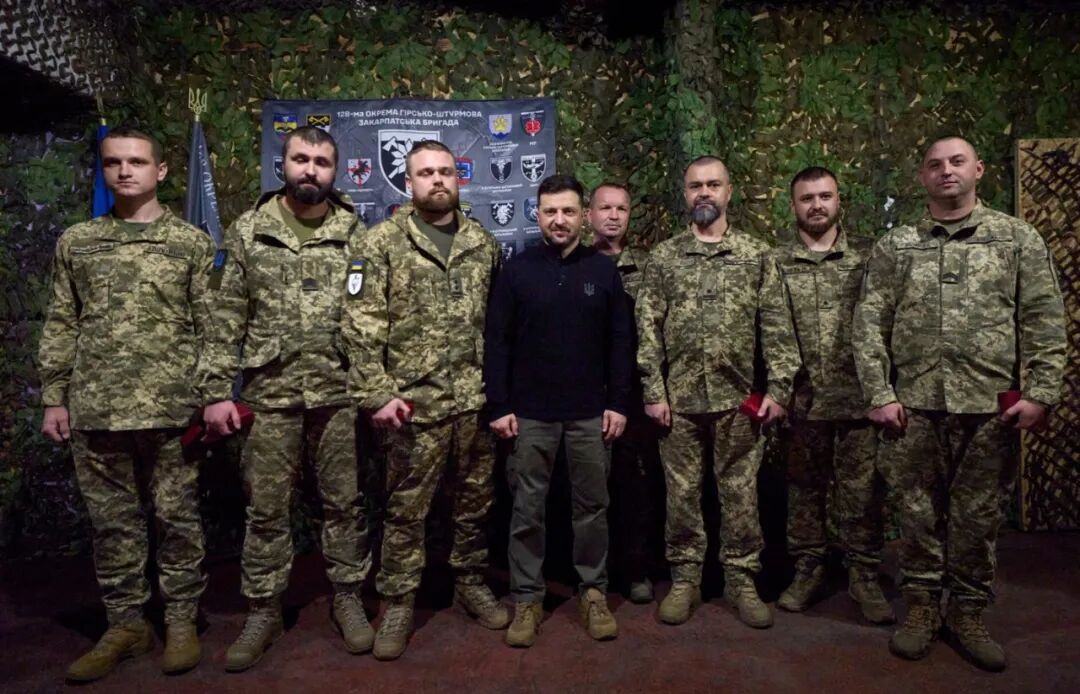 加币命运转折：加拿大重启印加贸易谈判，卡尼政府打出新外交牌！美加USDCAD走势 11-14 技术分析