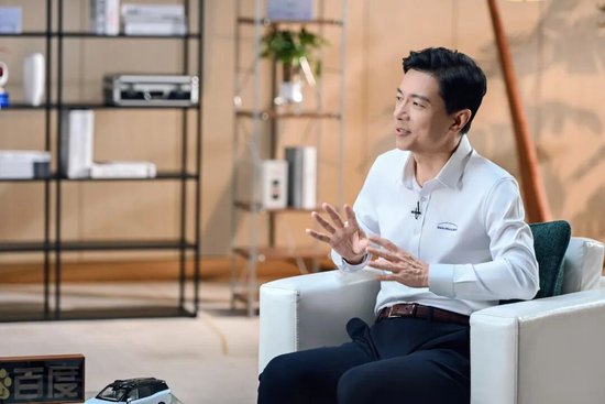 李彦宏:AI不应该像人,AI跟人从来不是一个物种