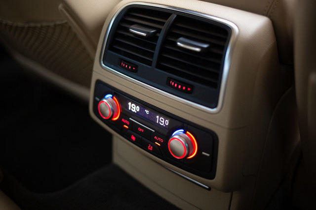 汽车空调异味根源及处理？