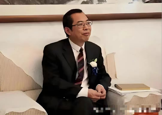 宁德时代“二当家”减持后续：或套现达171亿元，16家机构“疯抢” | 能见派