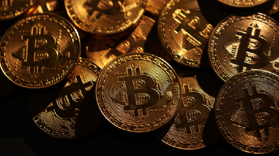 比特币一度跌破9万美元，加密货币抹去2025年涨幅