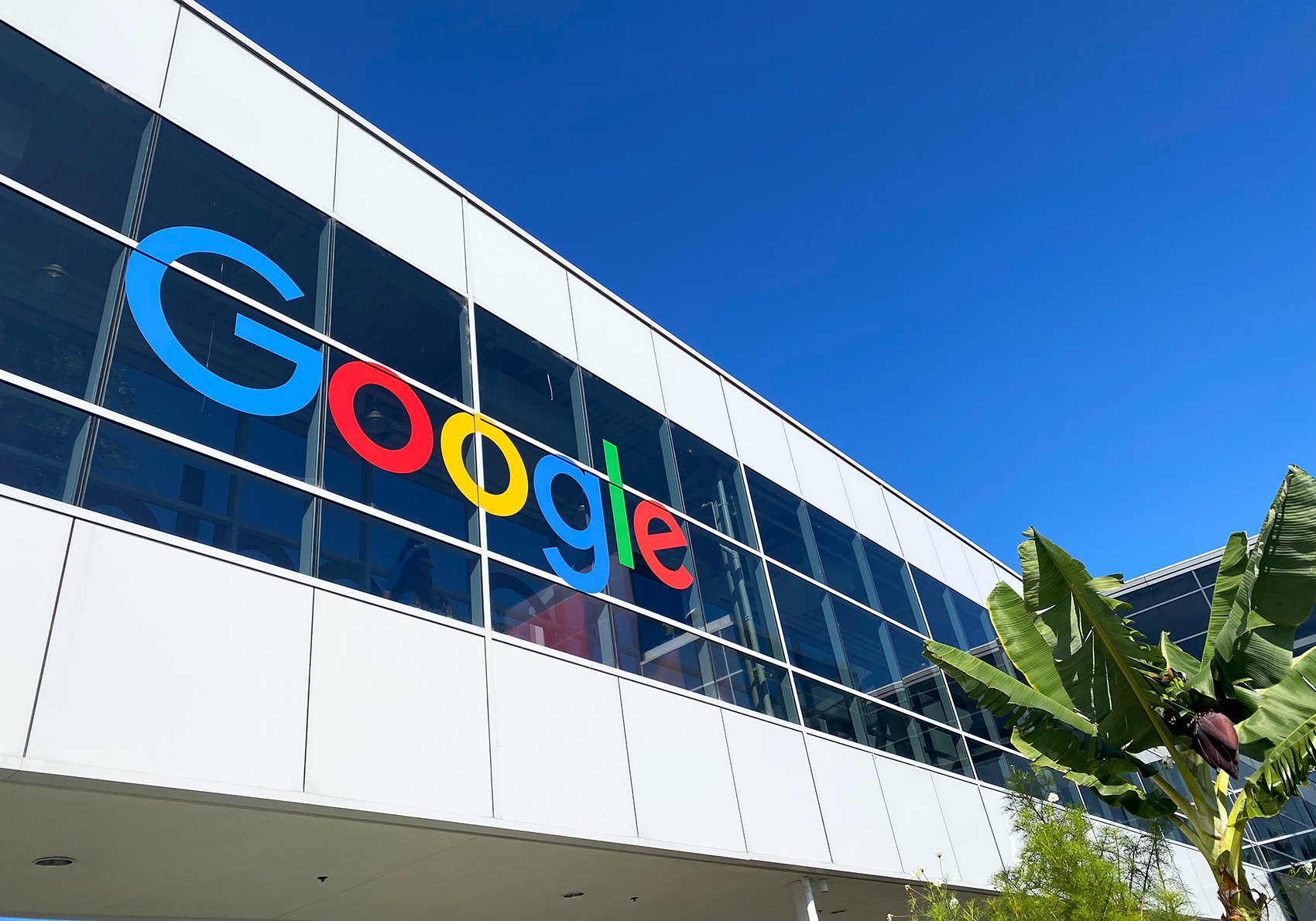 谷歌最强大AI模型Gemini 3来了!推理能力实现重大突破!图像生成、编程与AI搜索全面增强