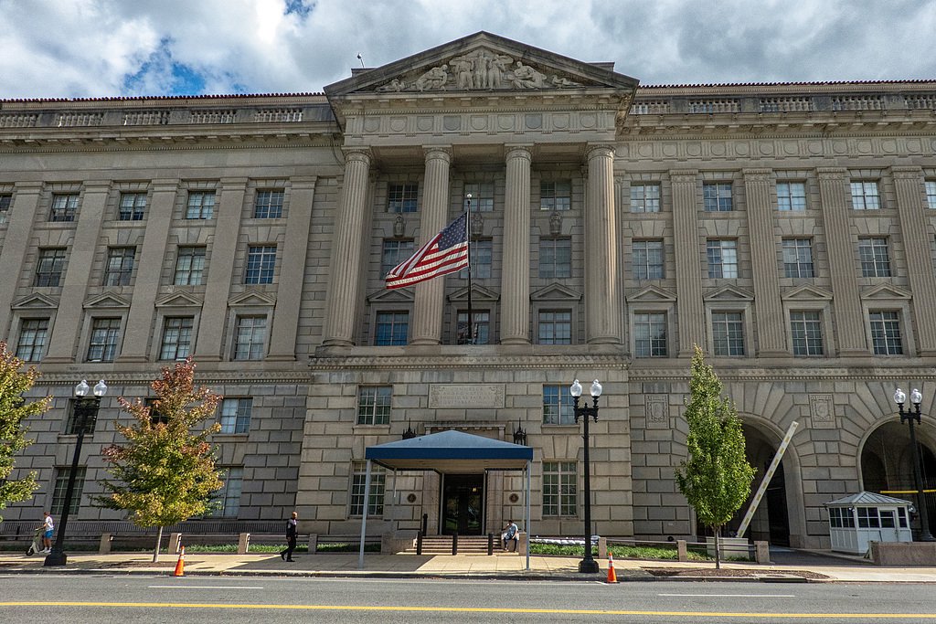 美国8月贸易逆差显著下降