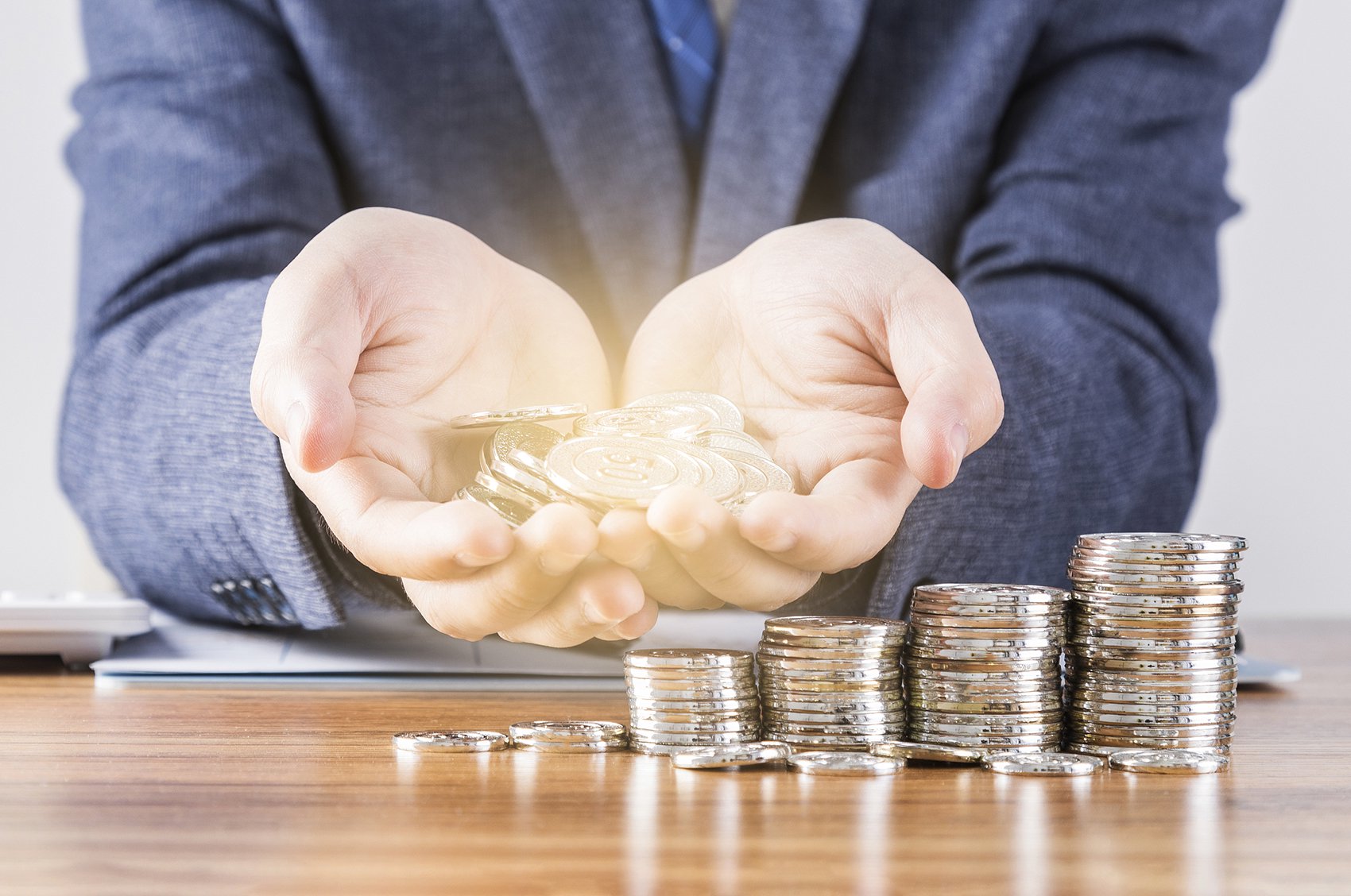 中国银行涨超4%续创历史新高，A股市值超2万亿元！农业银行年内涨幅超60%！上市银行超2600亿“红包雨”来袭