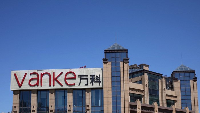 万科将进一步剥离资产改善现金流，年内已向大股东借款超过300亿元