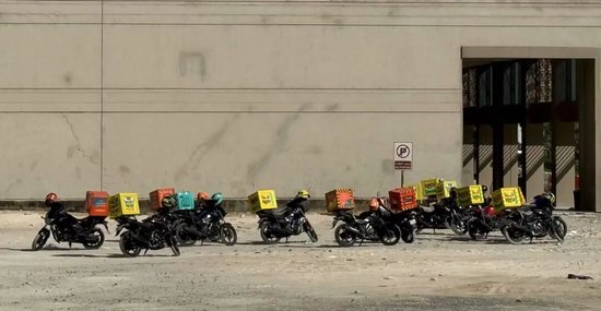 在迪拜送外卖：没有“电驴”、运力不稳，配送费约3.9元到5.8元