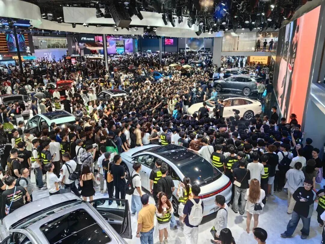 展车超千辆,新能源近六成!2025广州车展大幕开启:自主品牌 “包馆”,合资品牌“反攻”