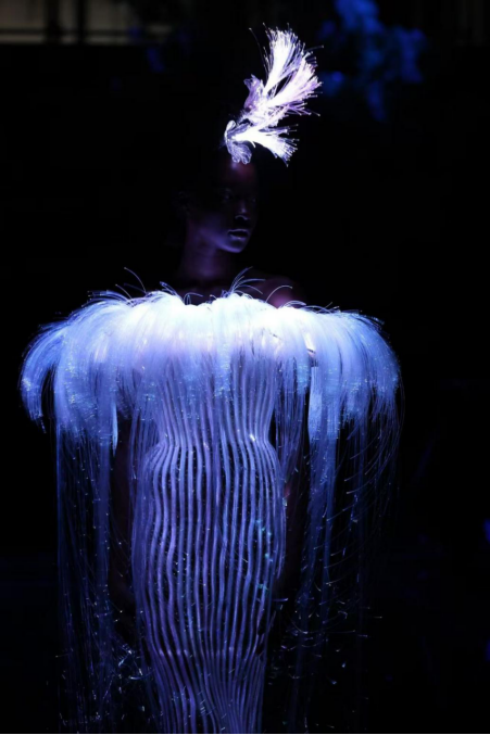 对话中国高定标杆人物郭培：为什么1000万也不卖这件衣服？｜贵圈