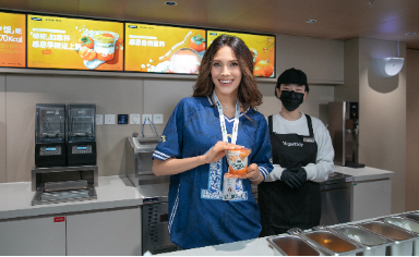 冠军伙伴谷爱凌到访蒙牛，共启米兰冬奥新篇章