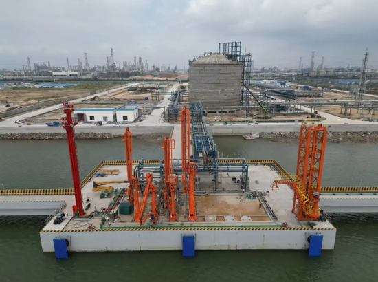 “进入厂区请放弃一切自由”，恒逸石化全资子公司现雷人标语